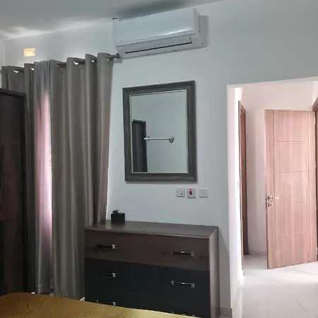 Airport Double Bedroom With Shared Bathroom, Penthouse With Bbq Facilities * Mqabba