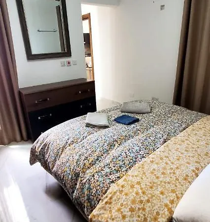 Kwatera prywatna Airport Double Bedroom With Shared Bathroom, Penthouse With Bbq Facilities