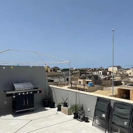 Kwatera prywatna Airport Double Bedroom With Shared Bathroom, Penthouse With Bbq Facilities Mqabba
