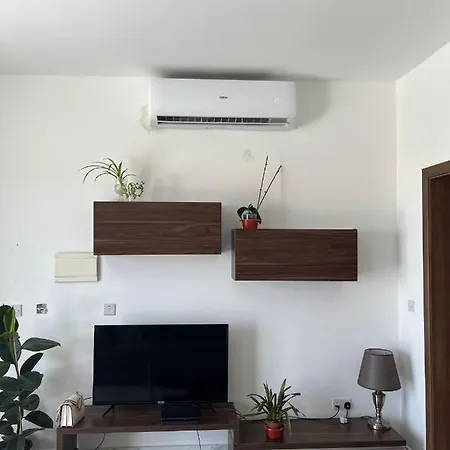 Airport Double Bedroom With Shared Bathroom, Penthouse With Bbq Facilities Kwatera prywatna Mqabba
